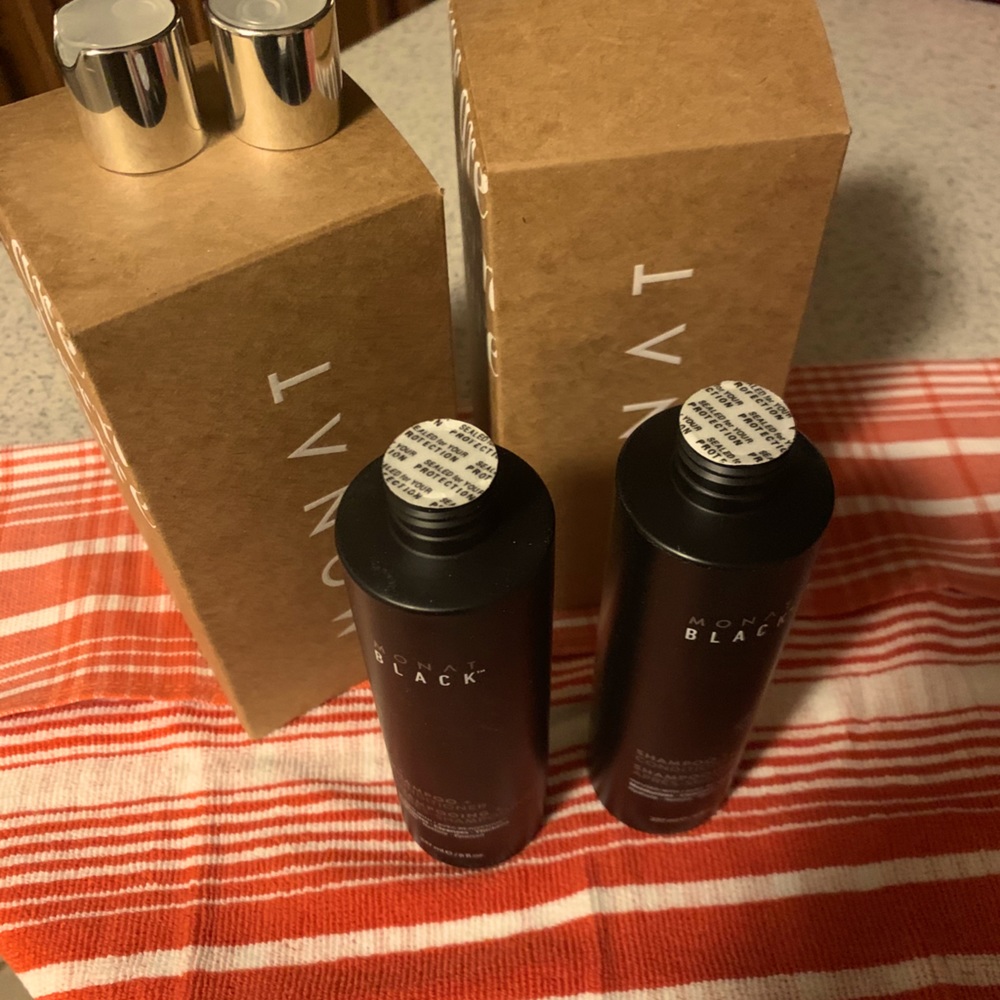 Monat 2 in 1 black shampoo .